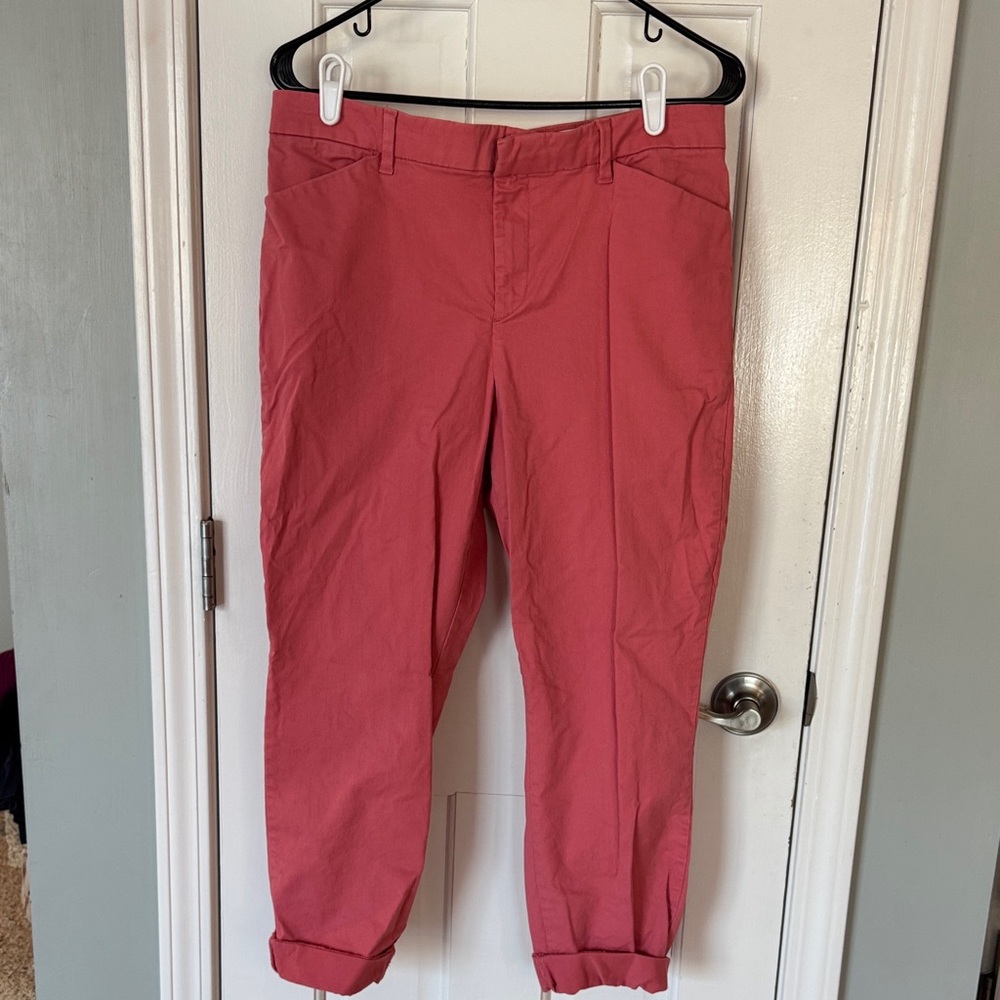 GAP Women's Coral Capris
